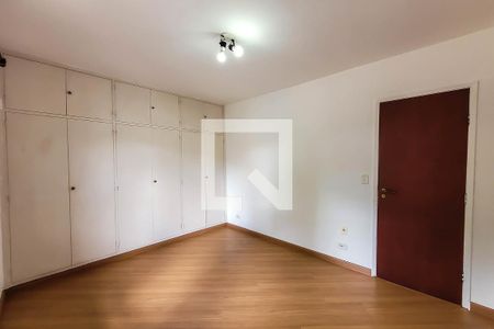 Casa à venda com 228m², 3 quartos e 3 vagas Casa à venda com 228m², 3 quartos e 3 vagasQuarto 3 - Suíte