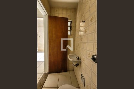 Casa à venda com 228m², 3 quartos e 3 vagas Casa à venda com 228m², 3 quartos e 3 vagasBanheiro de serviço