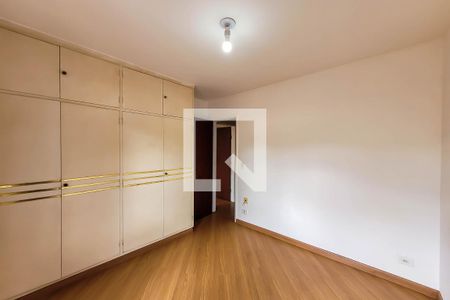 Casa à venda com 228m², 3 quartos e 3 vagas Casa à venda com 228m², 3 quartos e 3 vagasQuarto 2