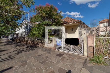 Casa à venda com 150m², 3 quartos e 4 vagas Casa à venda com 150m², 3 quartos e 4 vagasFachada