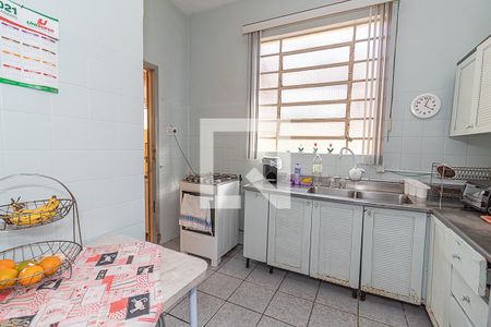 Casa à venda com 150m², 3 quartos e 4 vagas Casa à venda com 150m², 3 quartos e 4 vagasCozinha