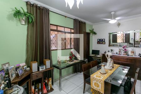 Sala de casa à venda com 3 quartos, 120m² em Planalto, Belo Horizonte
