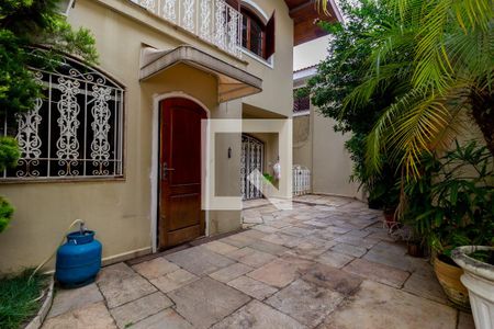 Casa à venda com 250m², 3 quartos e 4 vagas Casa à venda com 250m², 3 quartos e 4 vagasQuintal