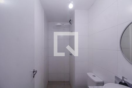 Banheiro de apartamento para alugar com 1 quarto, 33m² em Jardim Adutora, São Paulo