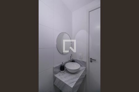 Banheiro de apartamento para alugar com 1 quarto, 33m² em Jardim Adutora, São Paulo