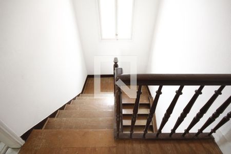 Casa à venda com 180m², 4 quartos e 3 vagasEscada