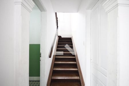 Casa à venda com 180m², 4 quartos e 3 vagasEscada