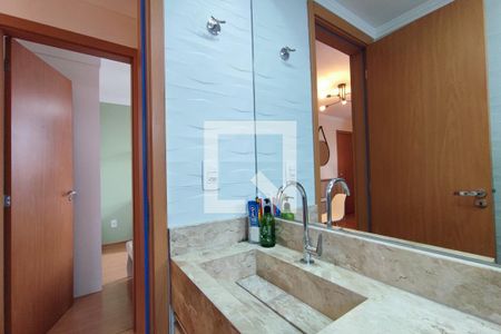 Banheiro  de apartamento à venda com 2 quartos, 43m² em Parque Industrial, Campinas
