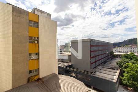 Vista de kitnet/studio à venda com 1 quarto, 30m² em Centro, Rio de Janeiro