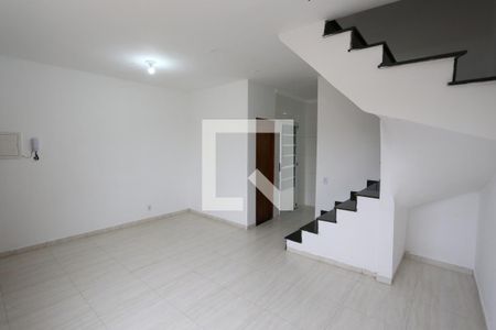 Sala de casa de condomínio à venda com 2 quartos, 110m² em Vila Ré, São Paulo