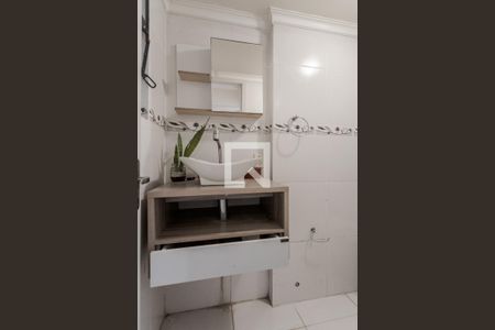 Banheiro de apartamento à venda com 1 quarto, 52m² em Jardim do Salso, Porto Alegre