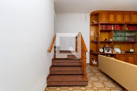 Escada de casa para alugar com 3 quartos, 292m² em Vila Santo Estevão, São Paulo