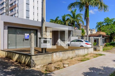 Casa para alugar com 490m², 3 quartos e 4 vagas Casa para alugar com 490m², 3 quartos e 4 vagasFachada