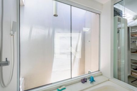 Apartamento à venda com 108m², 2 quartos e 1 vaga Apartamento à venda com 108m², 2 quartos e 1 vagaBanheiro da Suíte