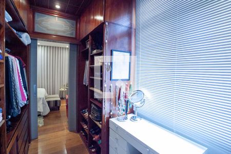 Apartamento à venda com 228m², 4 quartos e 2 vagasCloset da suíte 2