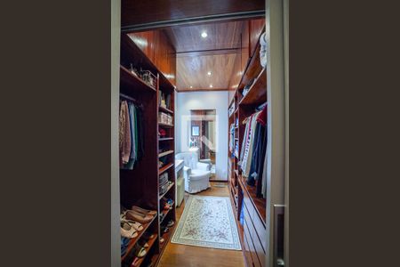 Apartamento à venda com 228m², 4 quartos e 2 vagasCloset da suíte 2