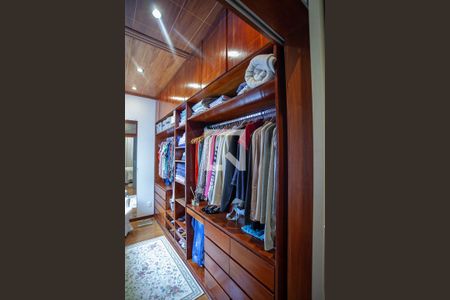 Apartamento à venda com 228m², 4 quartos e 2 vagasCloset da suíte 2