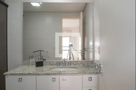 Apartamento à venda com 66m², 1 quarto e 2 vagasBanheiro da Suíte