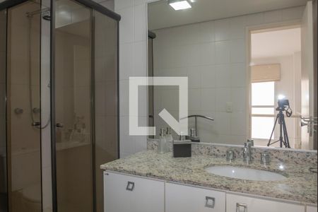 Apartamento à venda com 66m², 1 quarto e 2 vagasBanheiro da Suíte