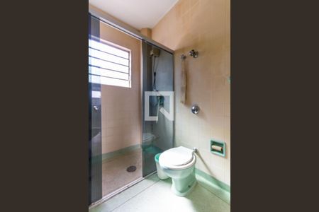 Casa à venda com 401m², 5 quartos e 8 vagasBanheiro Social 1