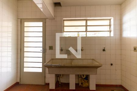 Casa à venda com 401m², 5 quartos e 8 vagasLavanderia