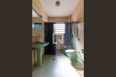 Casa à venda com 401m², 5 quartos e 8 vagasBanheiro Social 1