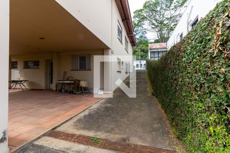 Casa à venda com 401m², 5 quartos e 8 vagasCorredor Lateral