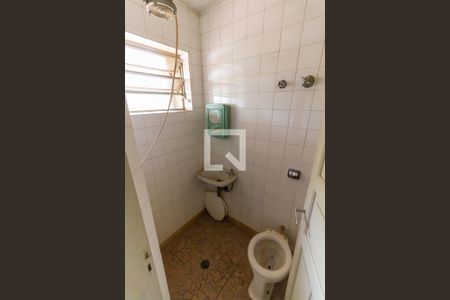 Casa à venda com 401m², 5 quartos e 8 vagasBanheiro de serviço