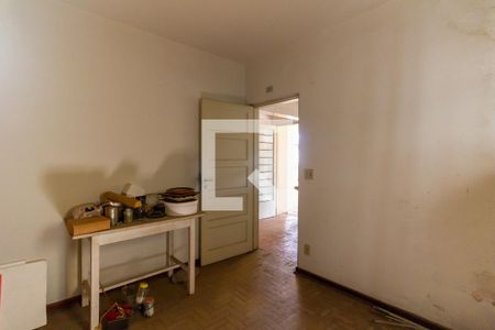 Casa à venda com 401m², 5 quartos e 8 vagasQuarto de serviço 