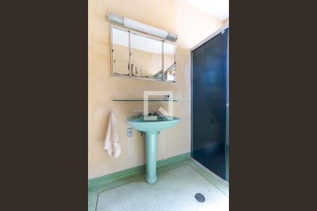 Casa à venda com 401m², 5 quartos e 8 vagasBanheiro Social 1