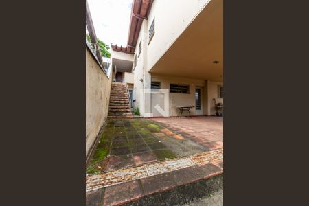 Casa à venda com 401m², 5 quartos e 8 vagasCorredor Lateral