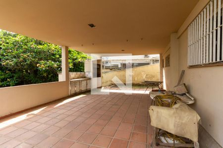 Casa à venda com 401m², 5 quartos e 8 vagasQuintal