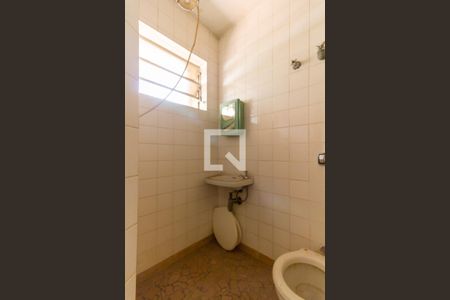 Casa à venda com 401m², 5 quartos e 8 vagasBanheiro de serviço