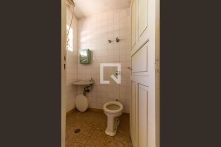 Casa à venda com 401m², 5 quartos e 8 vagasBanheiro de serviço