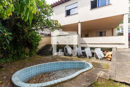 Casa à venda com 401m², 5 quartos e 8 vagasPiscina