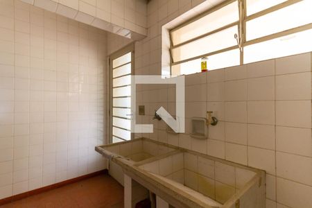 Casa à venda com 401m², 5 quartos e 8 vagasLavanderia