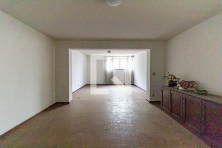 Casa à venda com 401m², 5 quartos e 8 vagasSalão de Festas