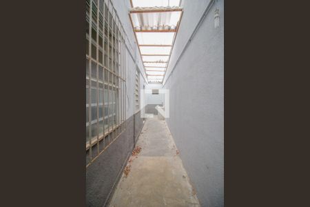 Casa à venda com 300m², 5 quartos e 2 vagasCorredor dos fundos