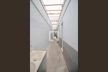 Casa à venda com 300m², 5 quartos e 2 vagasCorredor dos fundos