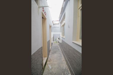 Casa à venda com 300m², 5 quartos e 2 vagasCorredor dos fundos