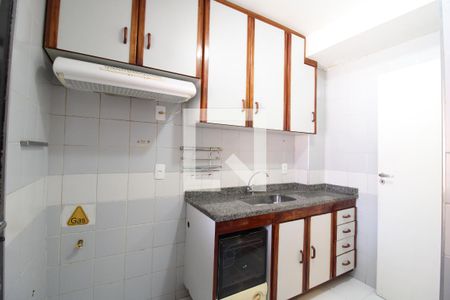 Cozinha de casa de condomínio para alugar com 2 quartos, 70m² em Freguesia (jacarepaguá), Rio de Janeiro