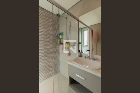 Casa à venda com 340m², 3 quartos e 3 vagasBanheiro da Suíte