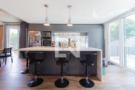 Casa à venda com 340m², 3 quartos e 3 vagasCozinha e Área de Serviço