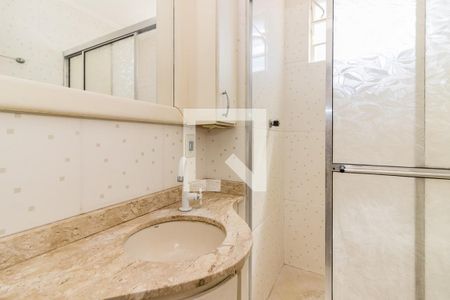 Banheiro de apartamento para alugar com 1 quarto, 43m² em Glória, Porto Alegre