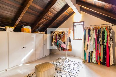 Casa à venda com 296m², 4 quartos e 2 vagasCloset
