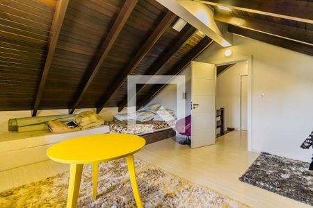 Casa à venda com 296m², 4 quartos e 2 vagasSotão