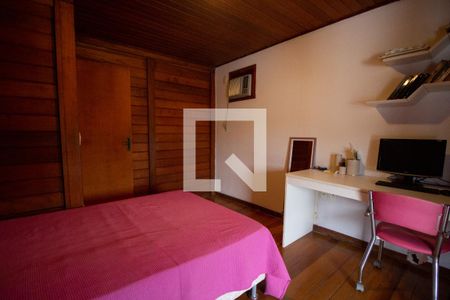 Casa de condomínio à venda com 460m², 4 quartos e 2 vagas Casa de condomínio à venda com 460m², 4 quartos e 2 vagasQuarto 2