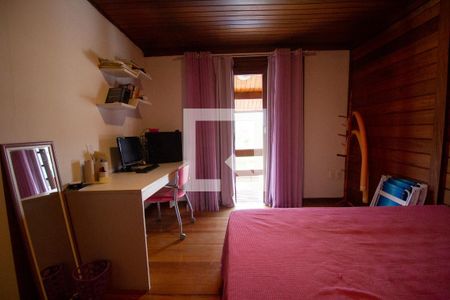 Casa de condomínio à venda com 460m², 4 quartos e 2 vagas Casa de condomínio à venda com 460m², 4 quartos e 2 vagasQuarto 2