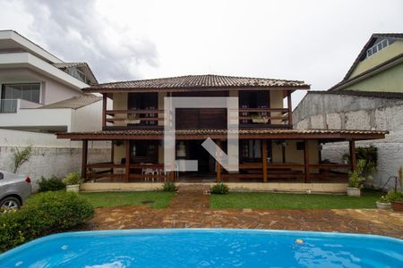 Casa de condomínio à venda com 460m², 4 quartos e 2 vagas Casa de condomínio à venda com 460m², 4 quartos e 2 vagasQuintal