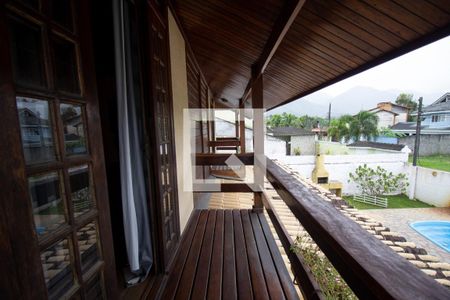 Casa de condomínio à venda com 460m², 4 quartos e 2 vagas Casa de condomínio à venda com 460m², 4 quartos e 2 vagasSacada da Suíte